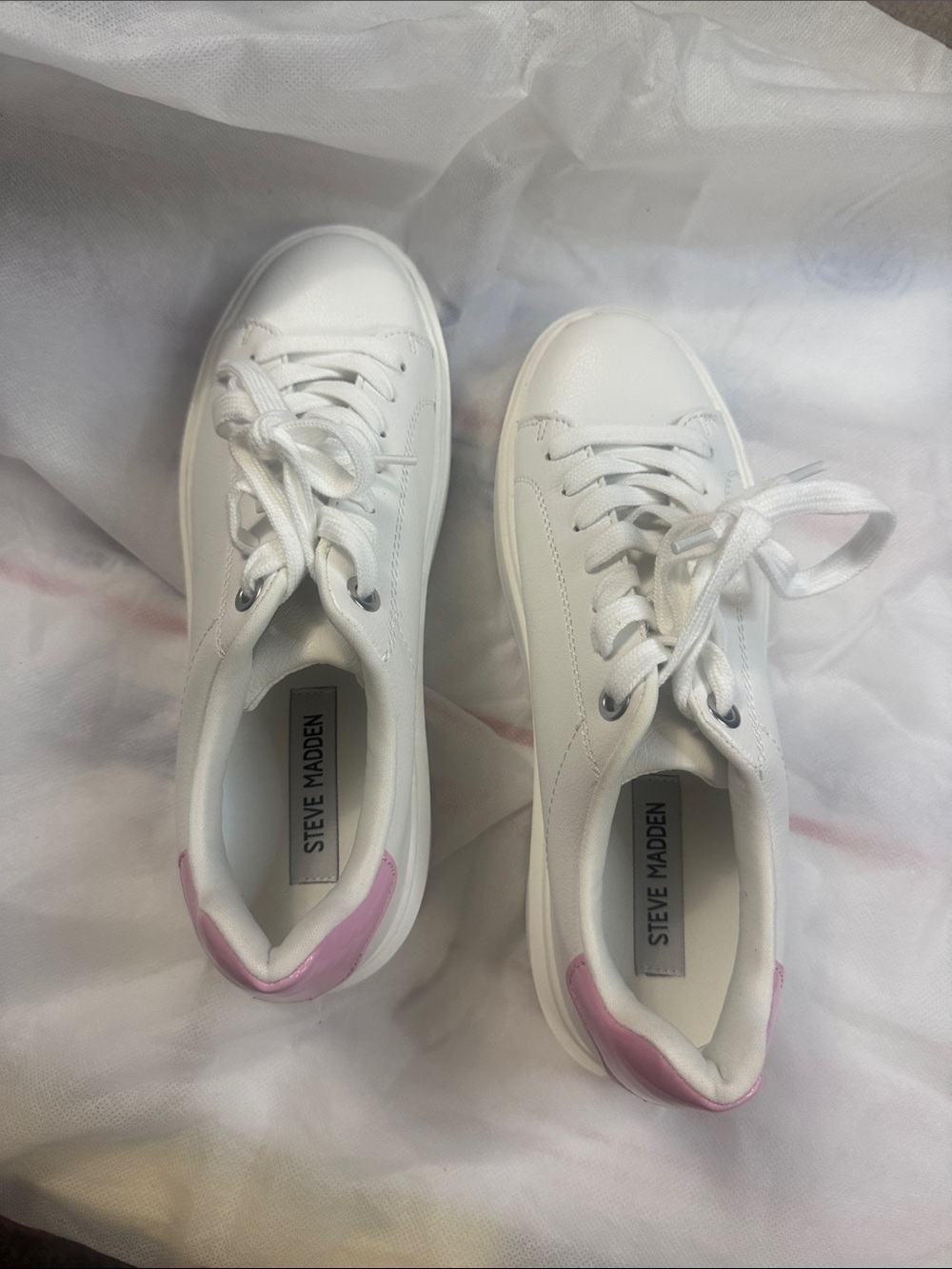 Steve Madden White Low-Top Sneakers with Pink Heel Tab - Picture 4 of 7